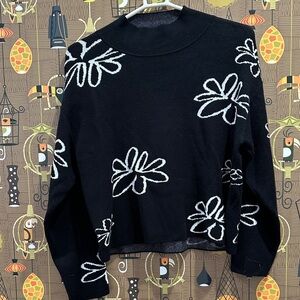 Industry Black and White Floral Women's sweater
